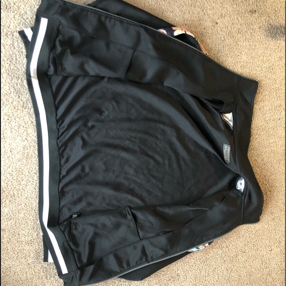 Black Pyramid Comic Print Mens Medium - Picture 2 of 3